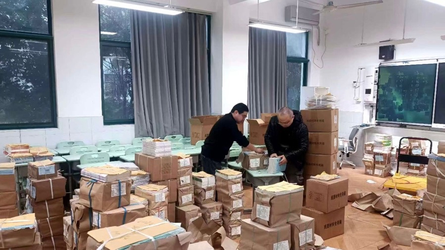 护航知识启航 上海中小学教科书发行背后的“课前到书”保障行动